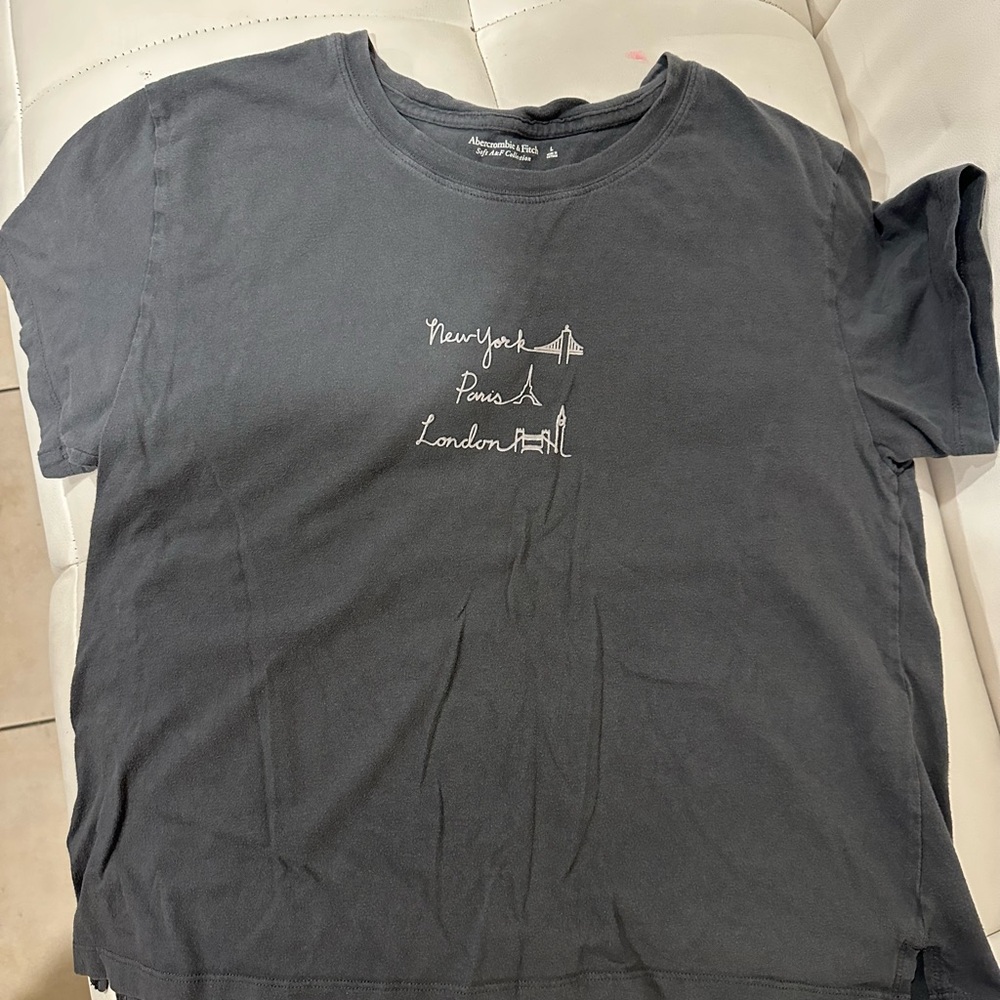 Teens Gray Graphic T-Shirt juniors L